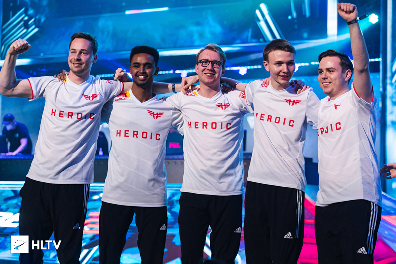 更彰显了中 更彰显了中