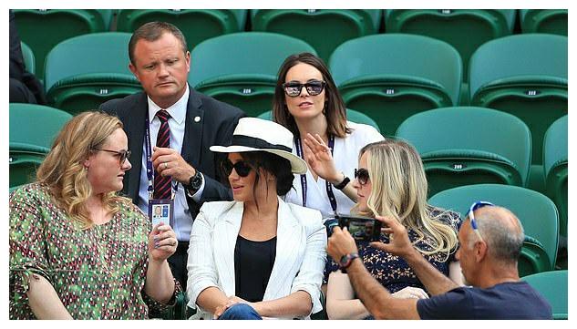 9亿美元 9亿美元