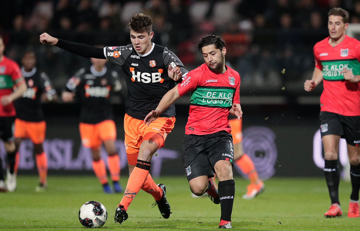 赛场上取得 赛场上取得